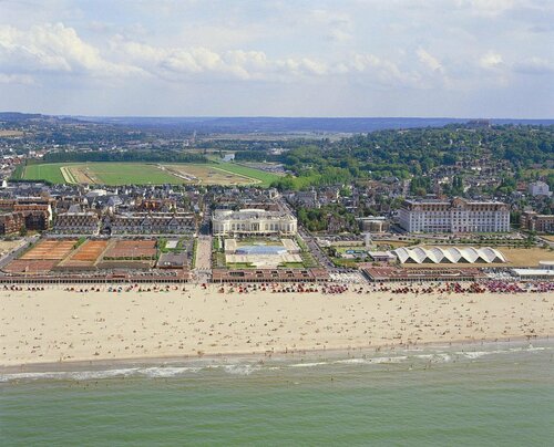 Гостиница Hotel Barriere Le Royal Deauville в Довиле