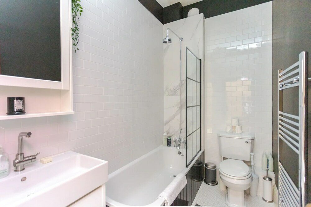 Фото Stunning 2 Bedroom House in Peaceful London Fields