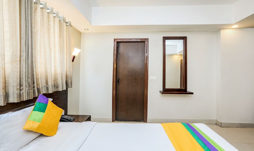 Фото Itsy by Treebo - Greenwood Inn And Suites