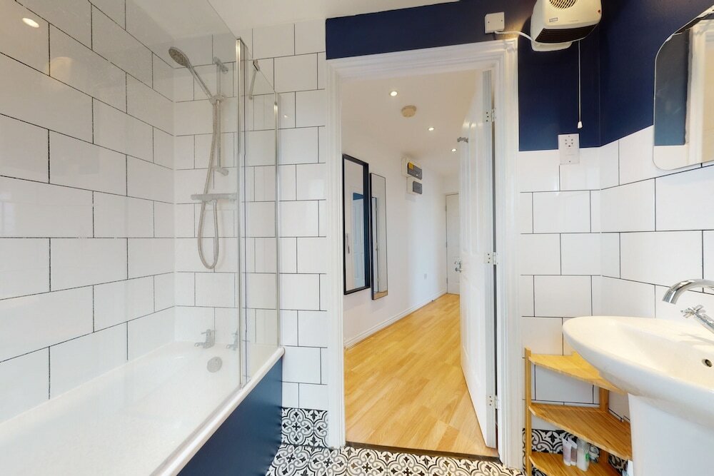 Фото Cozy Hackney Apartment