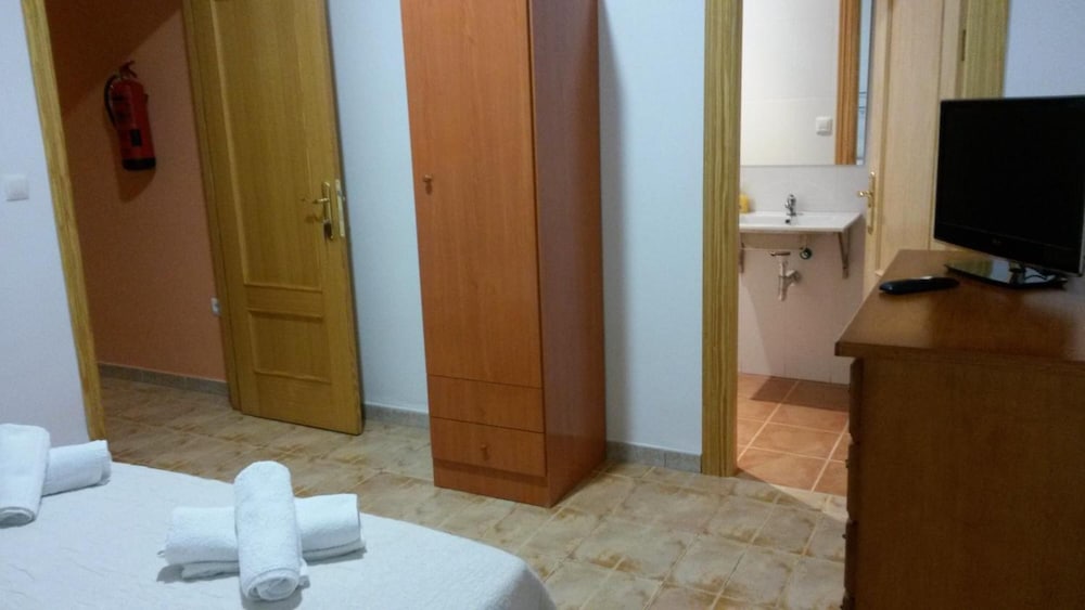 Фото Hostal Virgen del Pilar