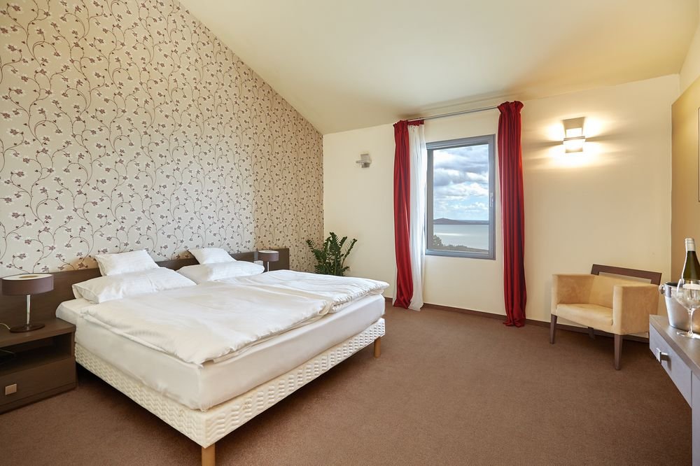 Фото Villa Patzay Borhotel