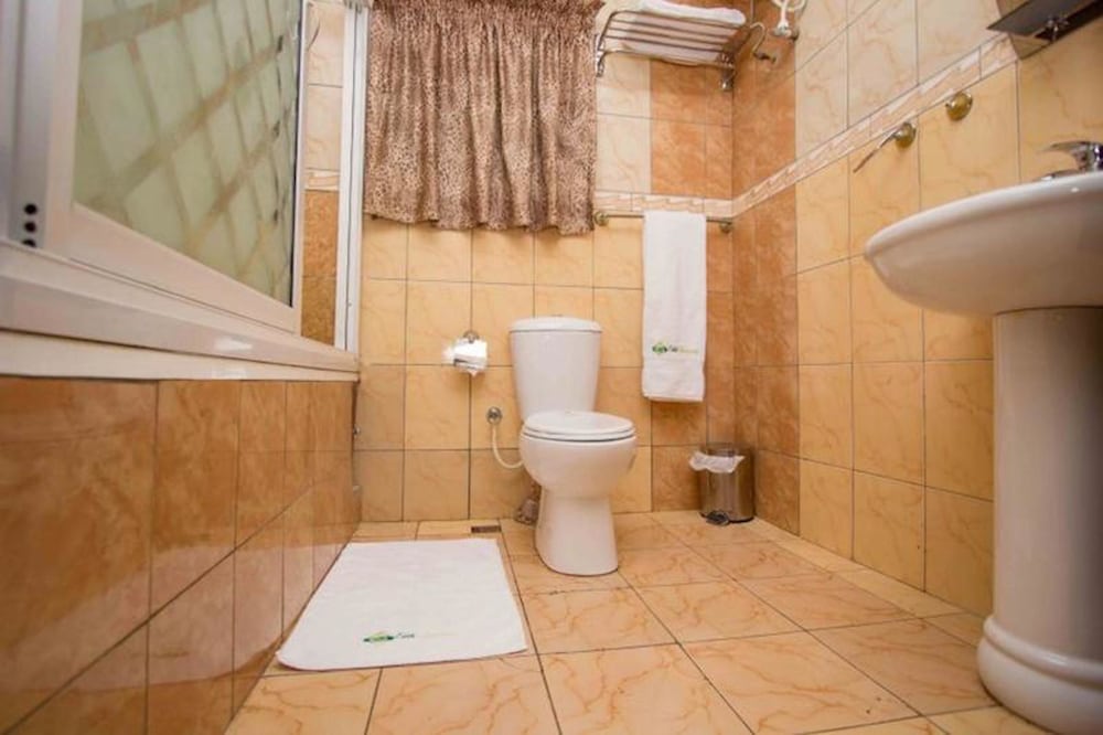 Фото Erith Apartments and Suites