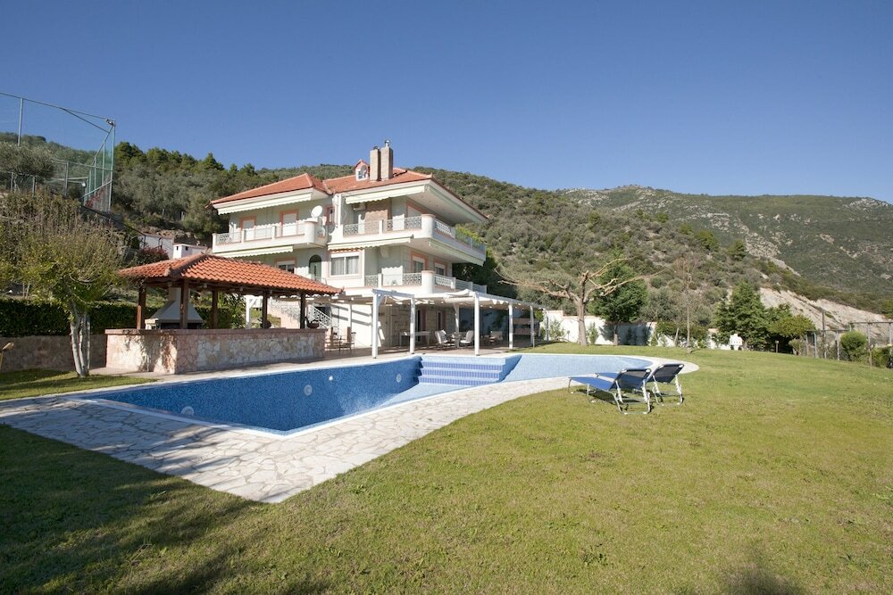 Фото Spacious villa at Ilia Edipsou