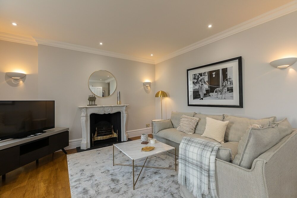 Фото Altido Stylish Flat near Mayfair & Piccadilly Circus