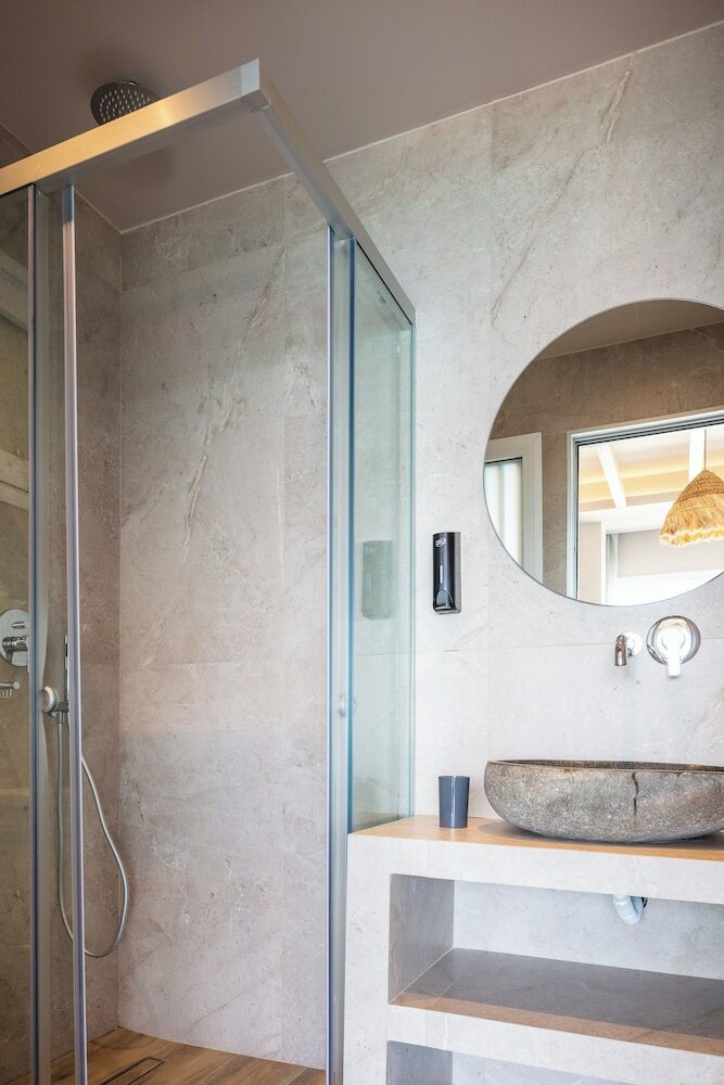 Фото Skipper Beachfront Suites