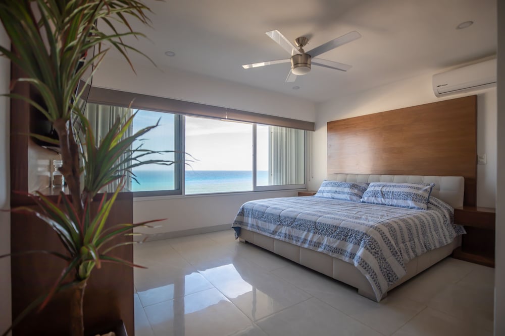 Фото Beachfront Penthouses at Brisas by The Spot