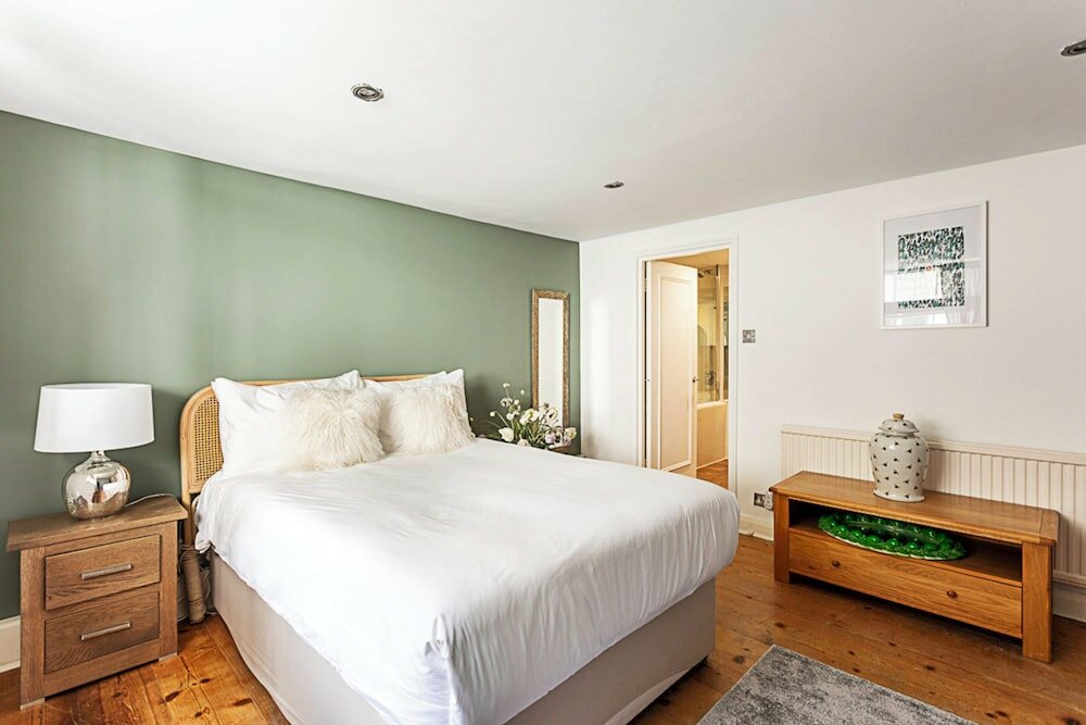 Фото Cottage Style Three Bedroom House