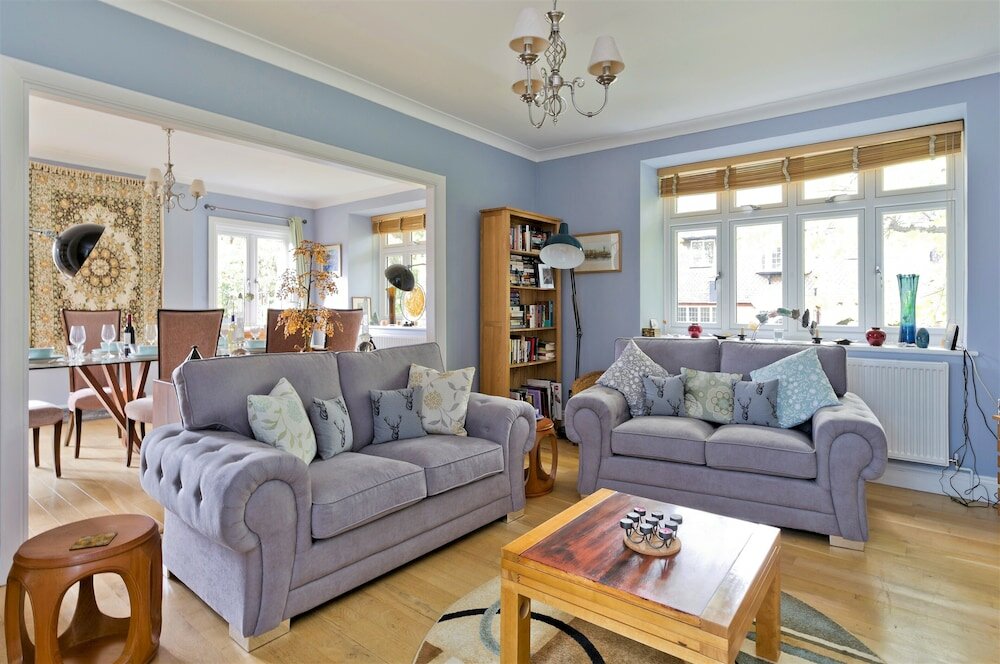 Фото Delightful Apartment in Prime Location Near Hampstead Heath by Underthedoormat