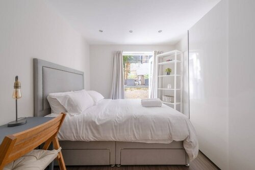 Гостиница Stylish 2 Bedroom Apartment in Chelsea With Garden в Лондоне