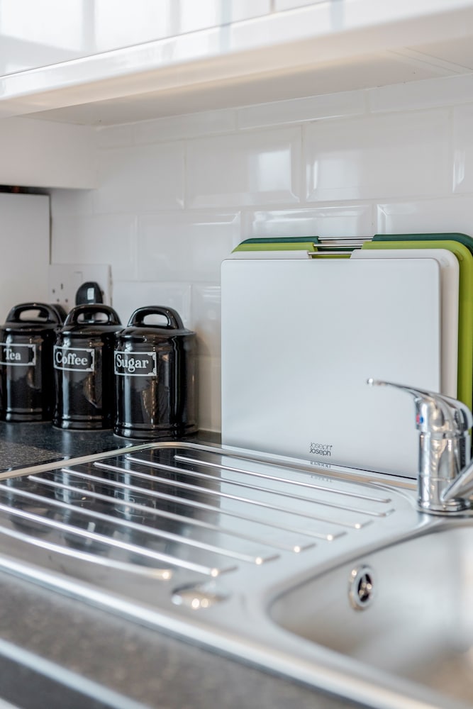 Фото Stunning 2 Bedroom Duplex Apt in Center of Camden