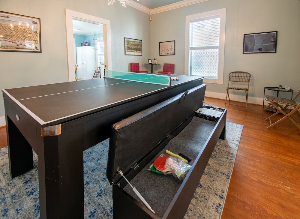 Фото A Bended Oak Bungalow