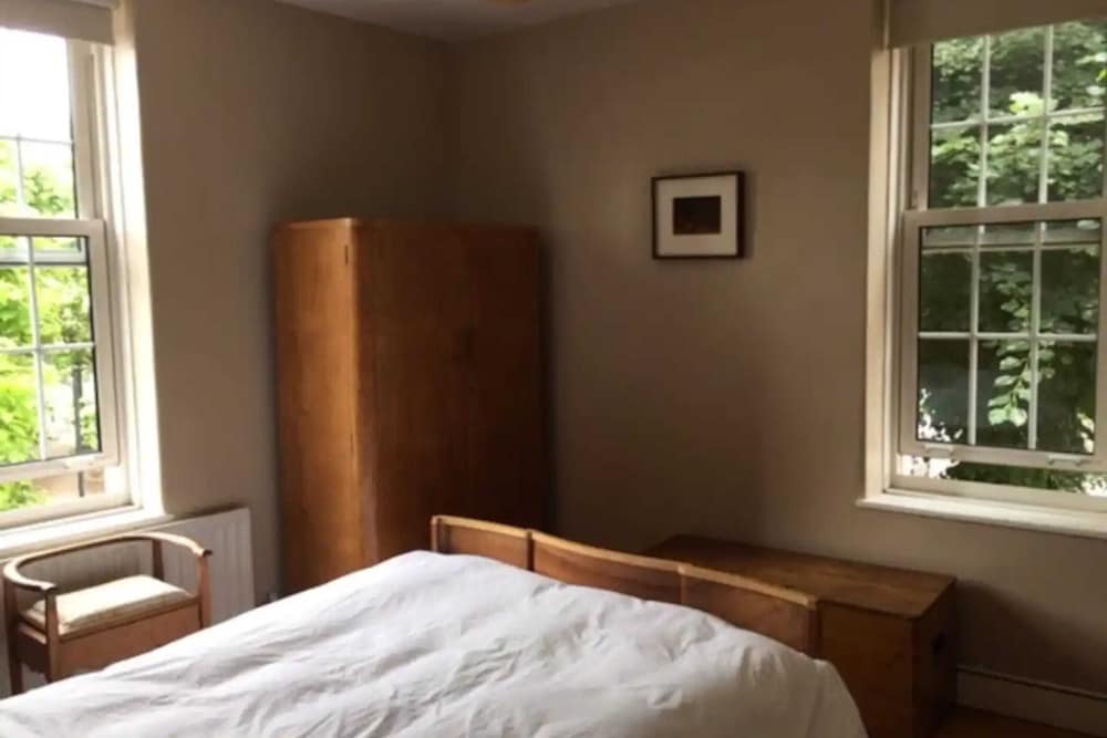 Фото Stunning 2 Bedroom Flat in the Heart of Bermondsey