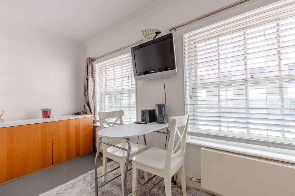 Фото Cosy Self-contained Studio in Aldgate