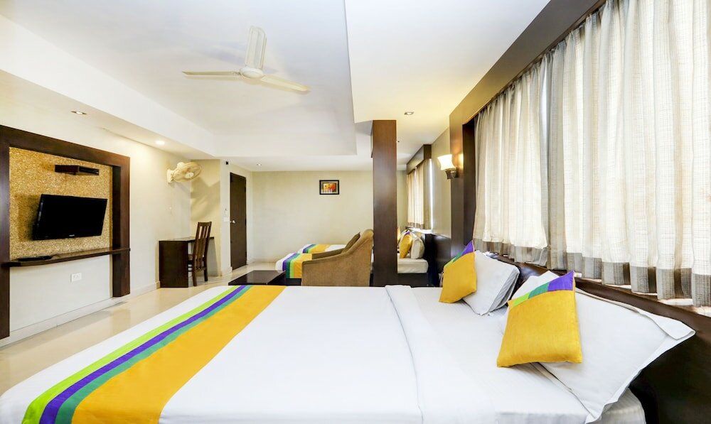 Фото Itsy by Treebo - Greenwood Inn And Suites