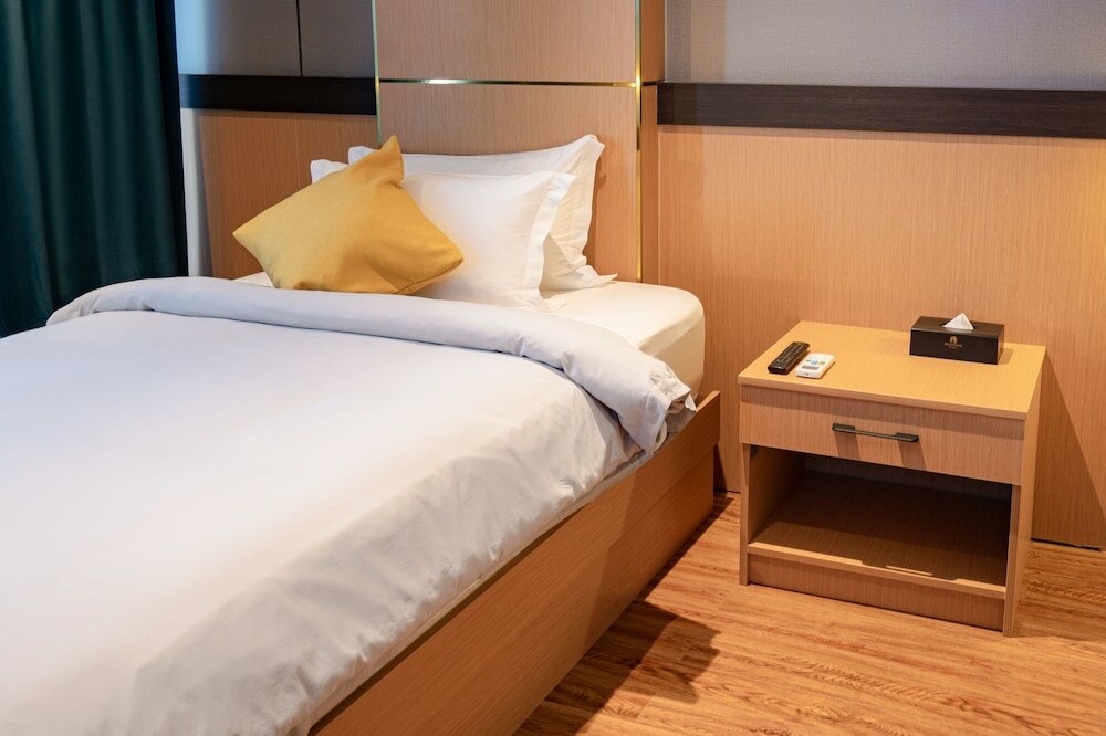 Фото Millennium Plaza Hotel