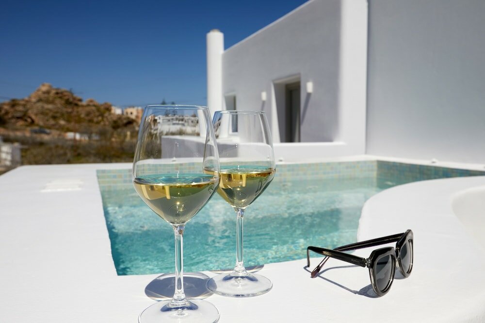 Фото Mountain and Sea Suites