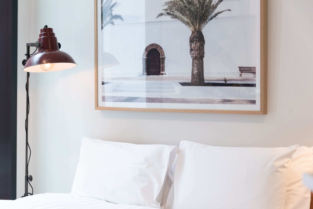 Фото Trendy 1 Bedroom Apartment in the Heart of Collingwood