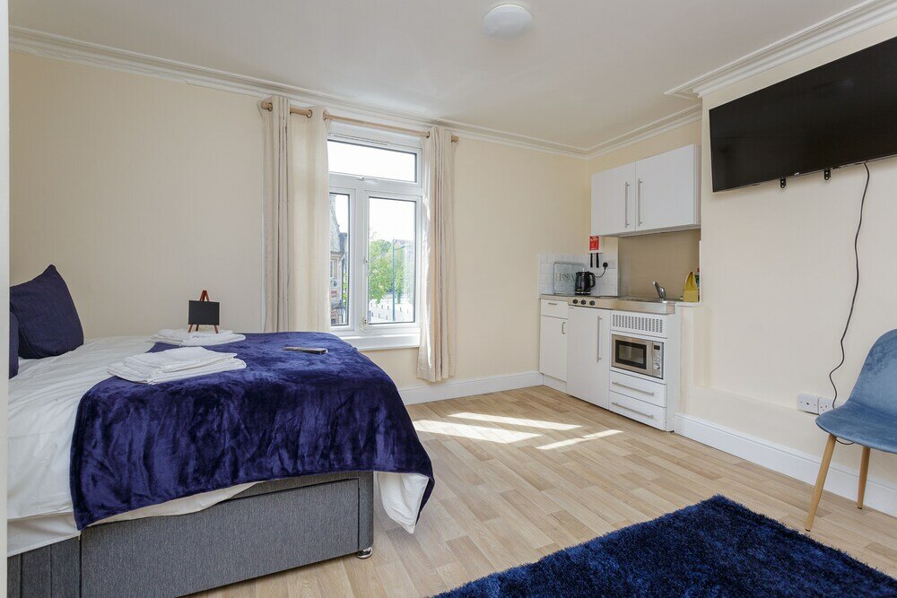 Фото St Mary's Modern Central Huge Studio Apartments