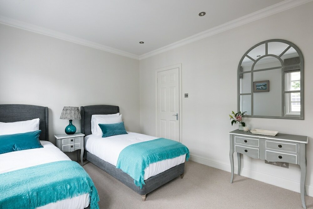 Фото Ultra luxurious London home for 5-7