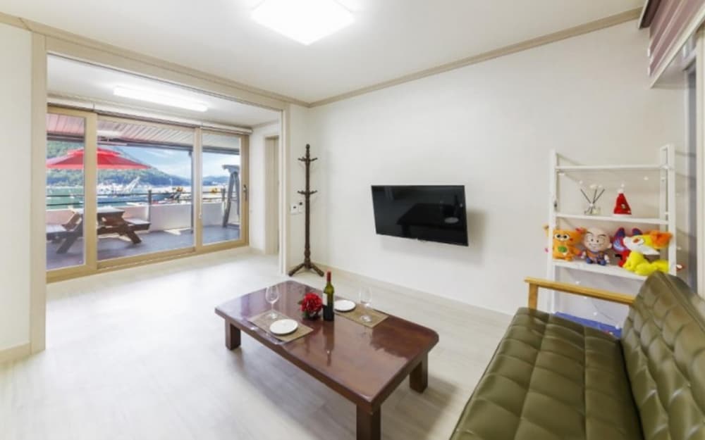 Фото Yeosu Ocean View Pension