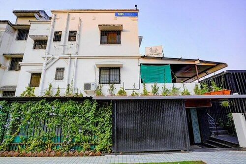 Fabhotel Viva House