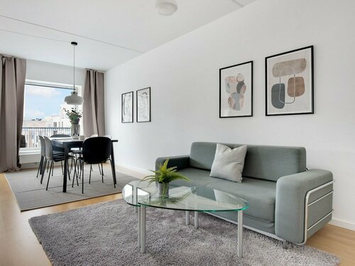 Гостиница Sanders Arena - Modern 2-bdr Apt Close to Metro