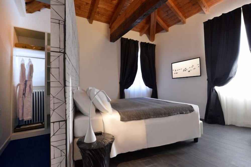 Фото Phi Hotel Bologna