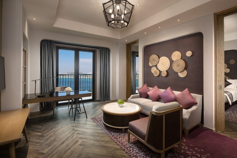 Фото Crowne Plaza Qingdao Oriental Movie Metropolis, an Ihg Hotel