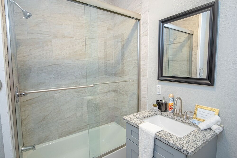 Фото Trendy 3 Br Prime Apt Near Downtown