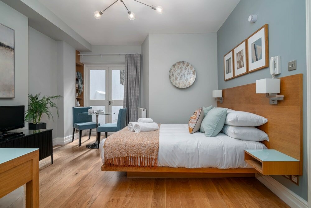 Фото 5 Doughty Street