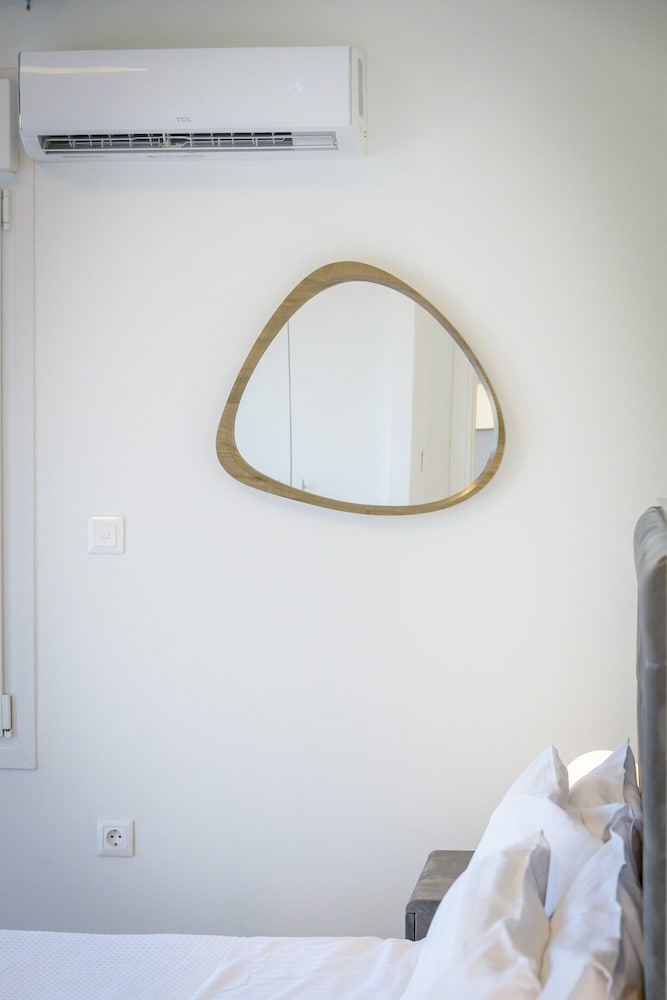 Фото Lush Sapphire apt in the heart of Athens