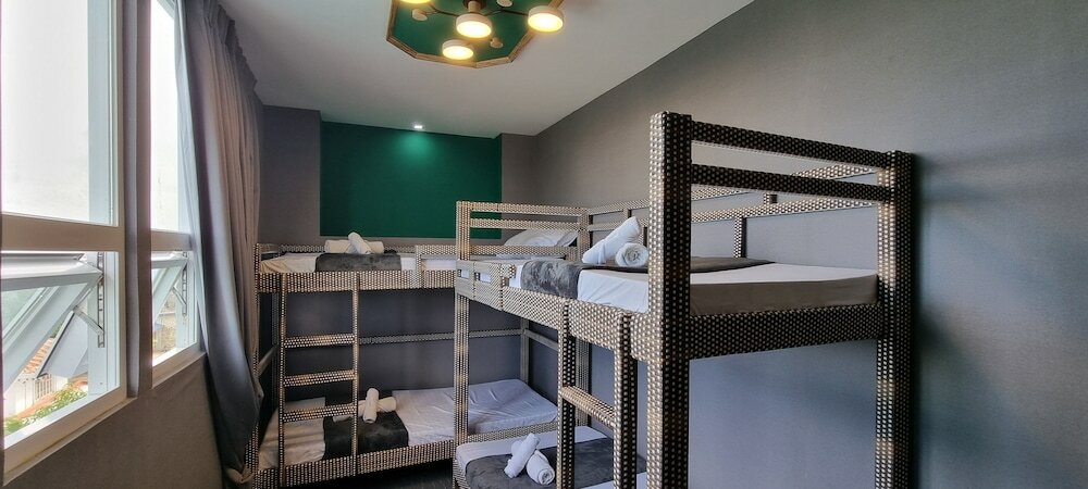 Фото Oyo 997 Attic Capsule Hotel