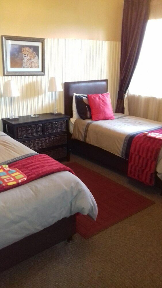 Фото Kestell Hotel