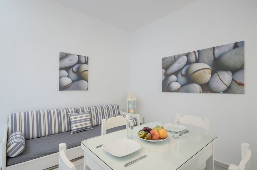 Фото Birikos Studios & Apartments