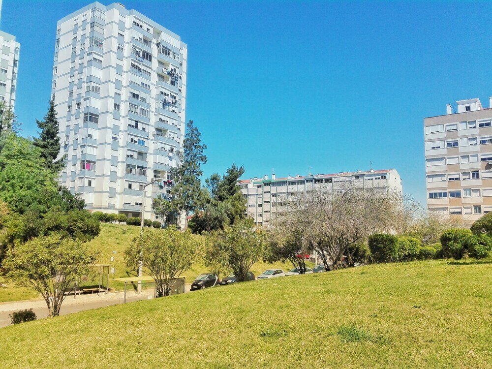 Фото Odivelas metro hospedagem