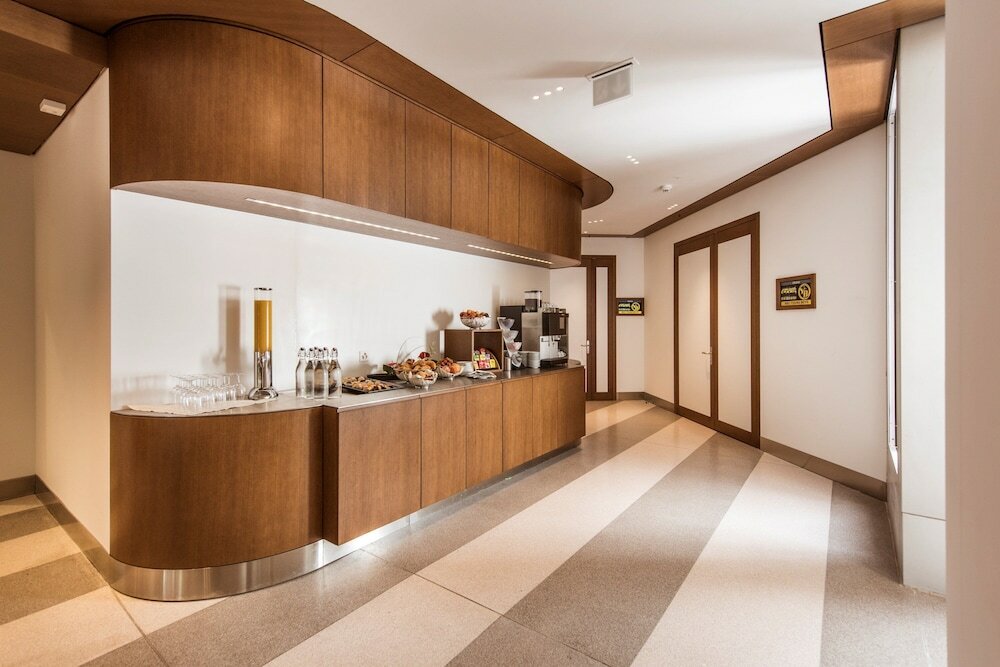 Фото Hotel Ambassador