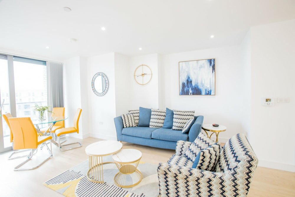 Фото 2 Bed &1 Bath Apartment in Canary Wharf