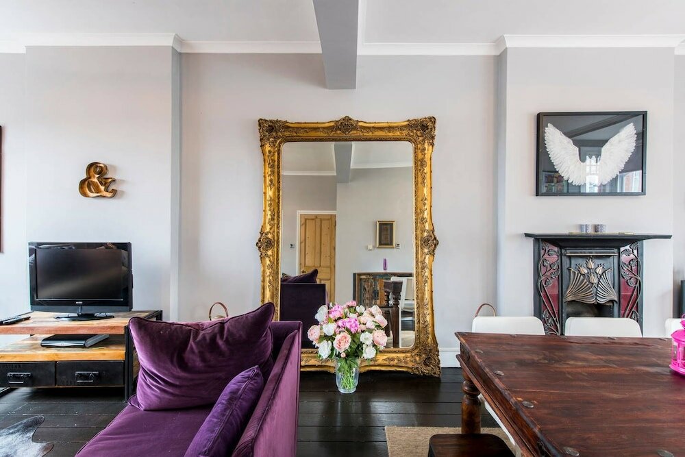 Фото Bright, Stylish 3bed Flat in West Hampstead