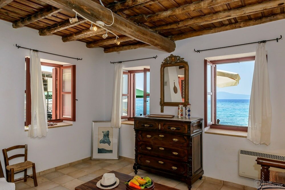 Фото Waveside Sanctuary - Luxurious Seastone Villa