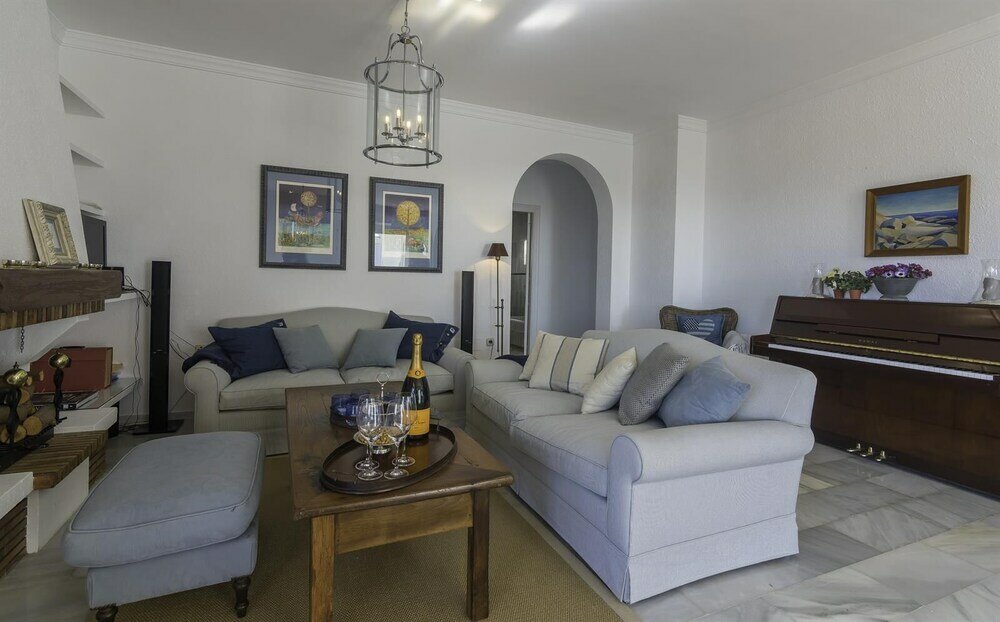 Фото Spacious Villa With Impressive Views