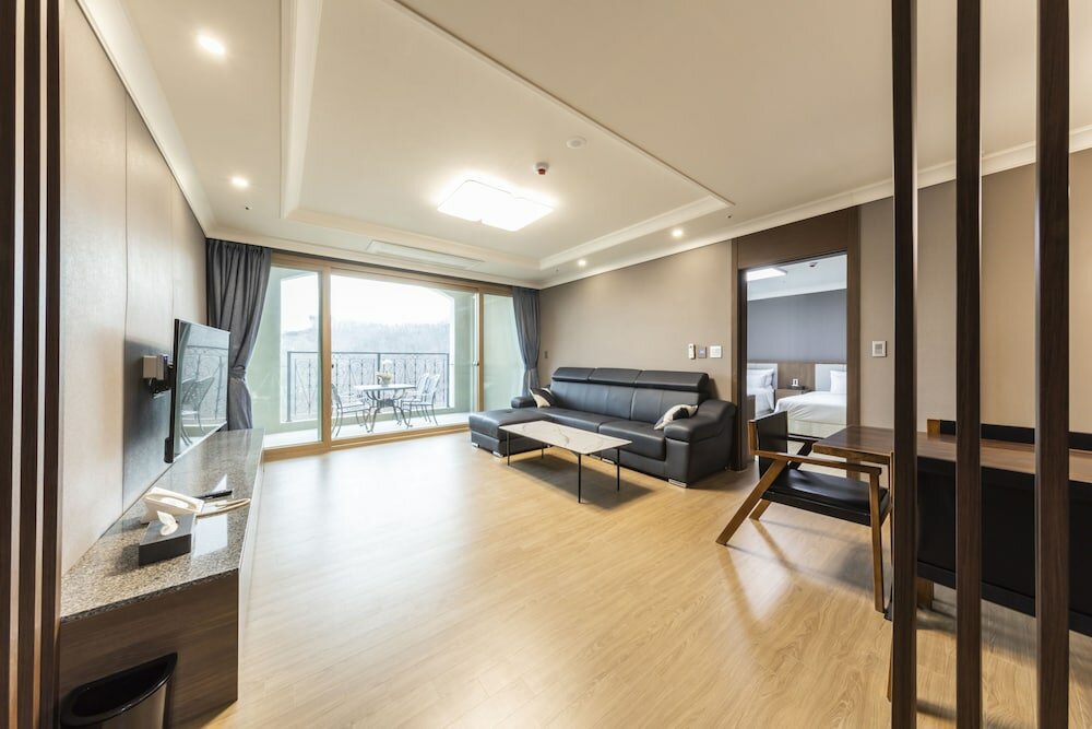 Фото Baekhak Jayuro Resort