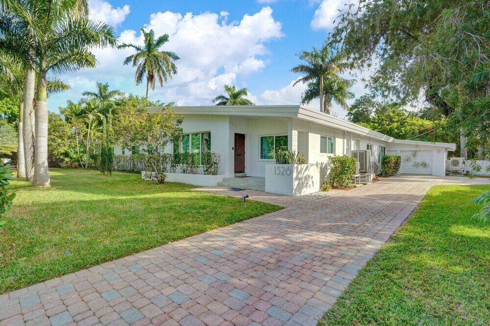 Фото Gorgeous 5br Home with Heated Pool