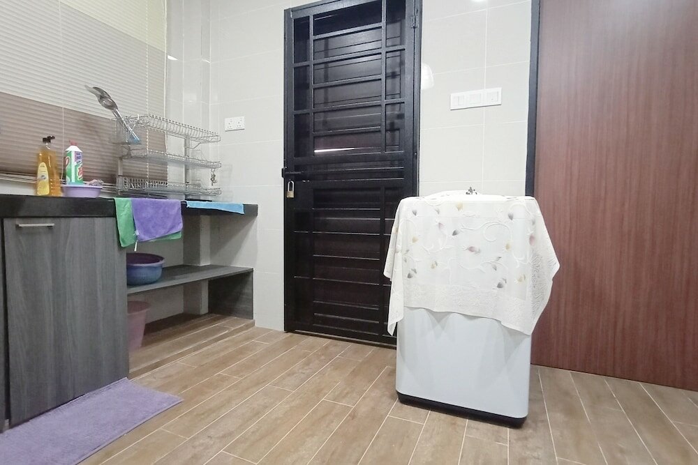 Фото Oyo 90203 Emma Sukma Homestay