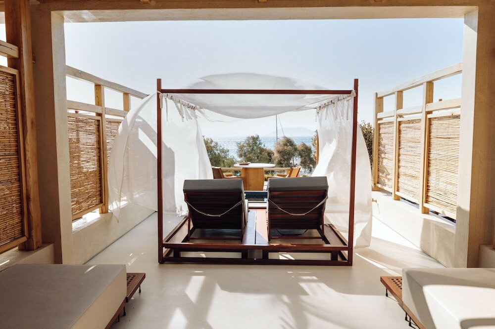 Фото Avgoustos Suites - Adults only