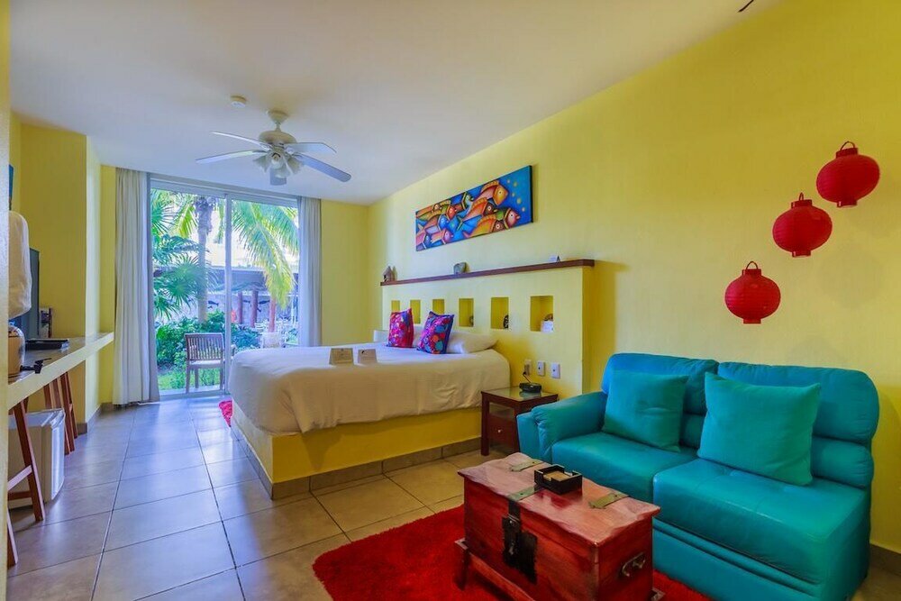 Фото Beautiful Ground Floor Two Bedroom Suite at Ixchel