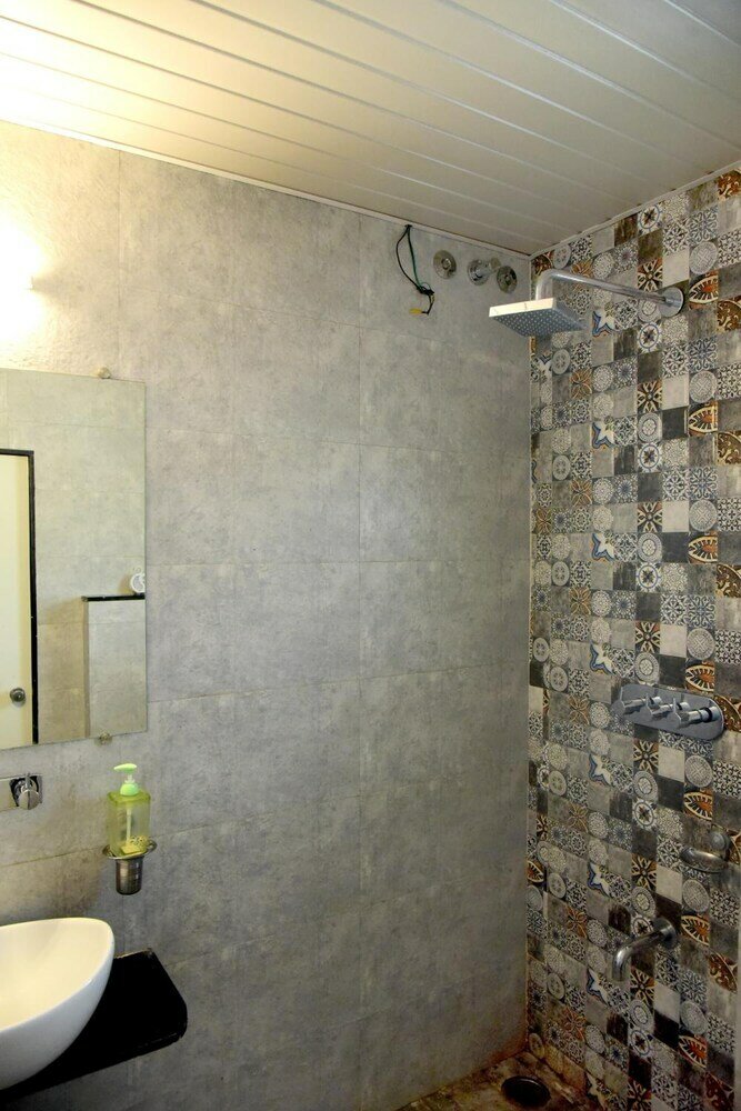 Фото Hotel Pushpak Satara