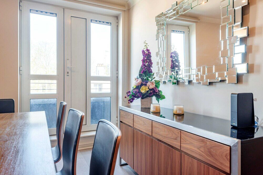 Фото Stunning 3-bed in the heart of London