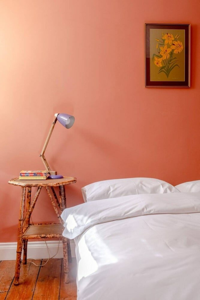 Фото Unique Vintage-style 3bd Flat - Dalston