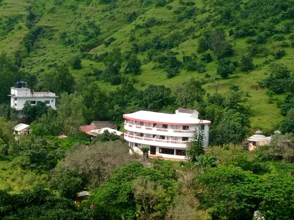 Фото Golden Resort and Farm